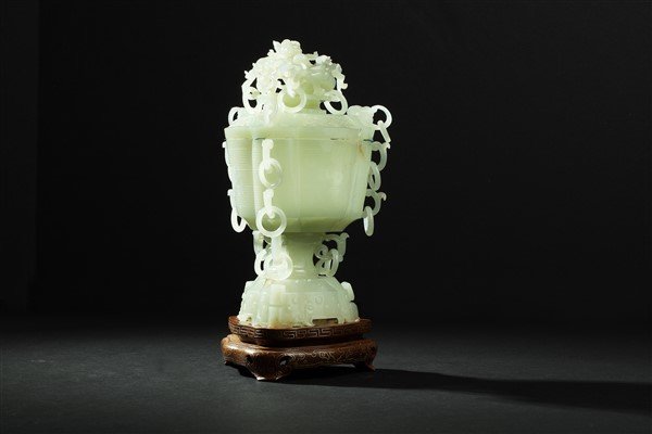 JADE CARVING URN (1 of 1)