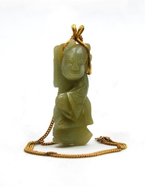 FIGURAL JADE PENDANT NECKLACE (1 of 3)