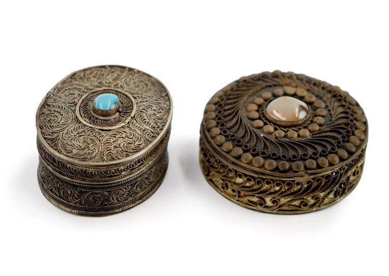 PAIR OF JEWELRY BOXES: Featuring two jewelry boxes, both circular in shape and decorated with many flourishes. D:2.75 H:1.5