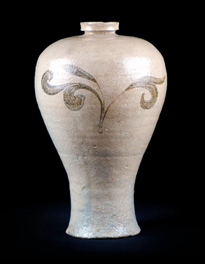 KOREAN PLUM VASE (1 of 3)