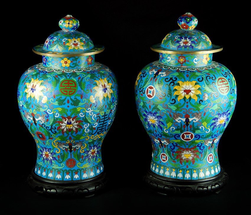 PAIR OF LIDDED CLOISONNE JARS (1 of 2)