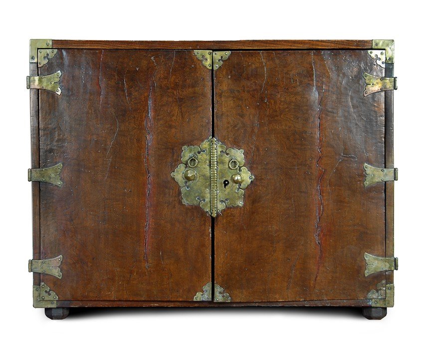 WOOD CABINET OF DRAWERS (1 of 2)