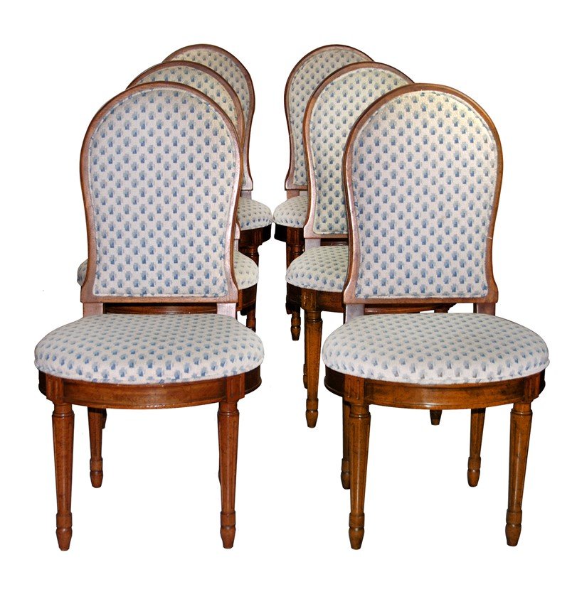 SET OF SIX DINING TABLE CHAIRS: Set of six cushioned chairs