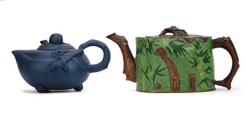PAIR OF TEAPOTS (1 of 6)