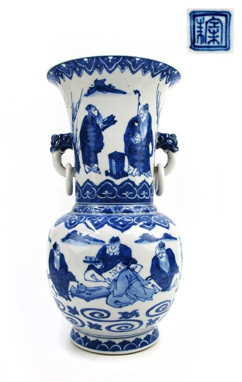 EDO DYNASTY (1615?1868) JAPANESE BLUE WHITE RING VASE: EDO period. A blue and white porcelain vase,with loop and mock ring handles