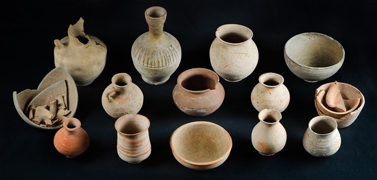 SILLA DYNASTY 6th-9th GROUP OF EARTHENWARE JUGS AND: jar resting on a low straight foot echoed in shape by a short straight neck with a lipped mouth rim, covered all over white glaze