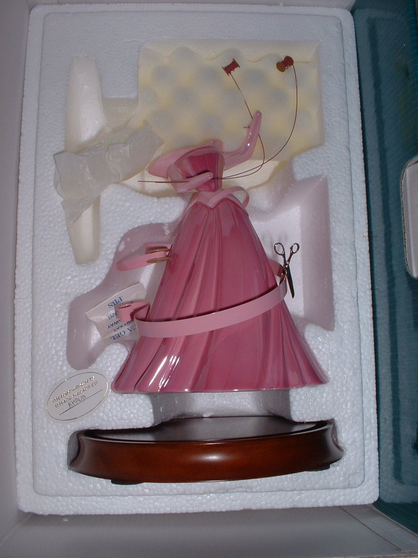 Disney's Sleeping Beauty WDCC: Lot of (2) Pieces - A Dress a Princess can be Proud Of 11K413440 Limited Edition 908/5000 and Glass Dome 1204701