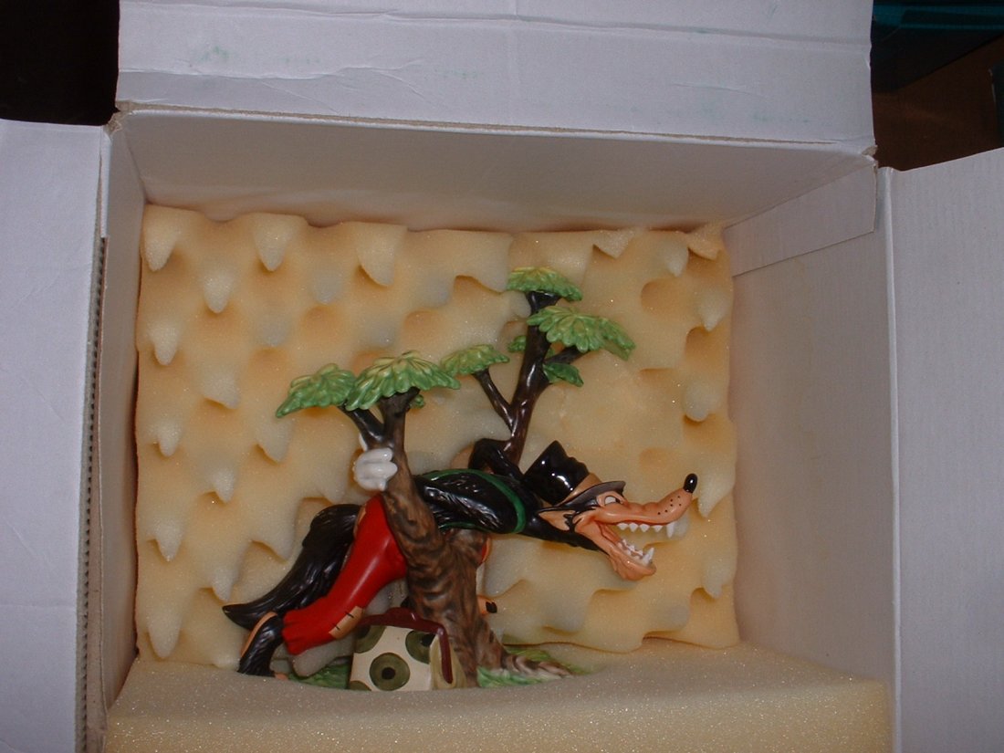 Disney's Three Little Pigs WDCC: Who's Afraid of the Big Bad Wolf 453054682 Limited Edition 7408/7500 (Box Damage)