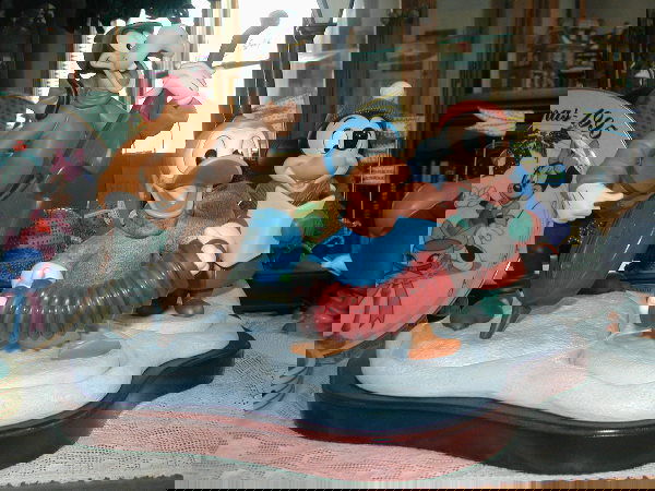 Walt Disney Classics Collection "Pluto's Christmas: "Pluto's Christmas Tree" figurines 3 pieces plus base (4 total) - (pickax mark) - (feather mark) - Goofy (Sorcerer's Hat mark) - includes lamp that lights (requires battery) (feather mark)