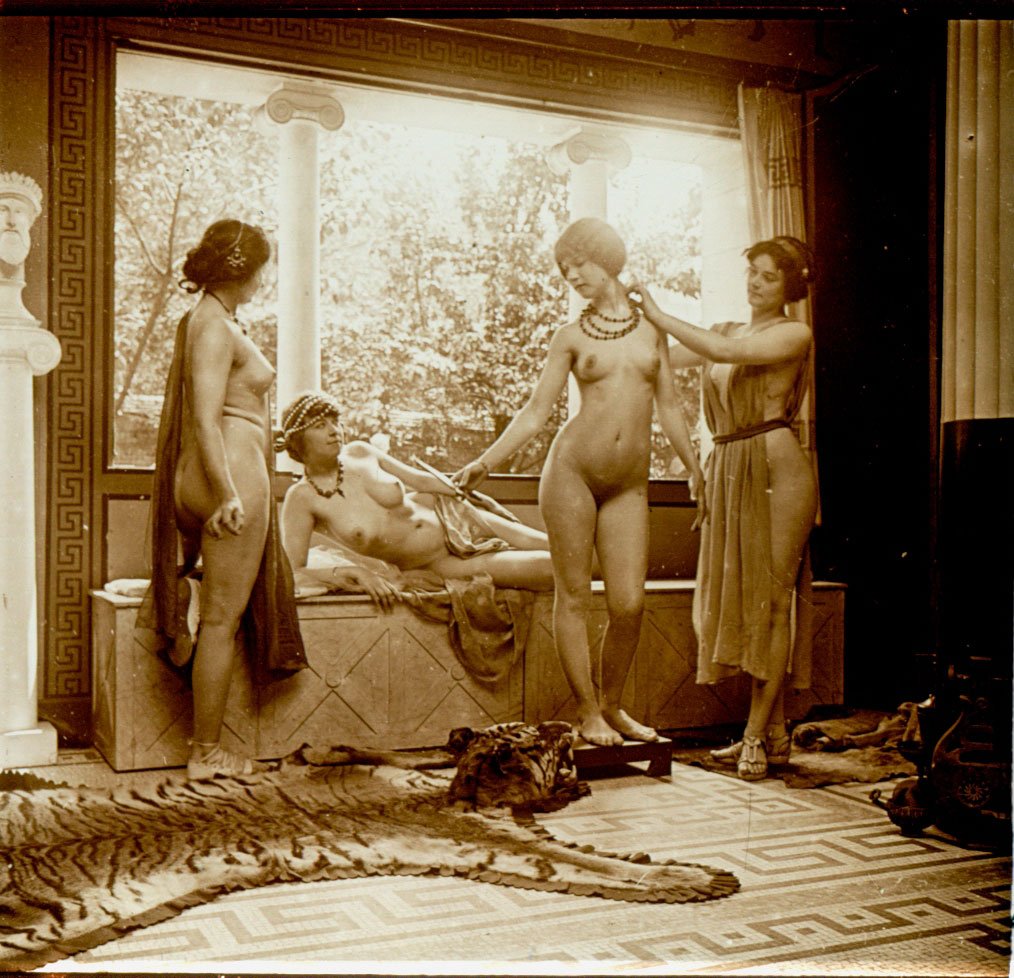 1 slide, Jules Richard French Nudes #107139: French nudes from L 'Atrium series Item: 45 x 107mm glass stereo slide Photographer: Jules Richard or assistant Location: Paris, France Estimated Vintage: 1908-1910 Number or Markings: 107139