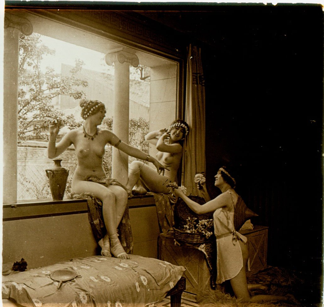 1 slide, Jules Richard French Nudes #111473: French nudes from L 'Atrium series Item: 45 x 107mm glass stereo slide Photographer: Jules Richard or assistant Location: Paris, France Estimated Vintage: 1908-1910 Number or Markings: 111473