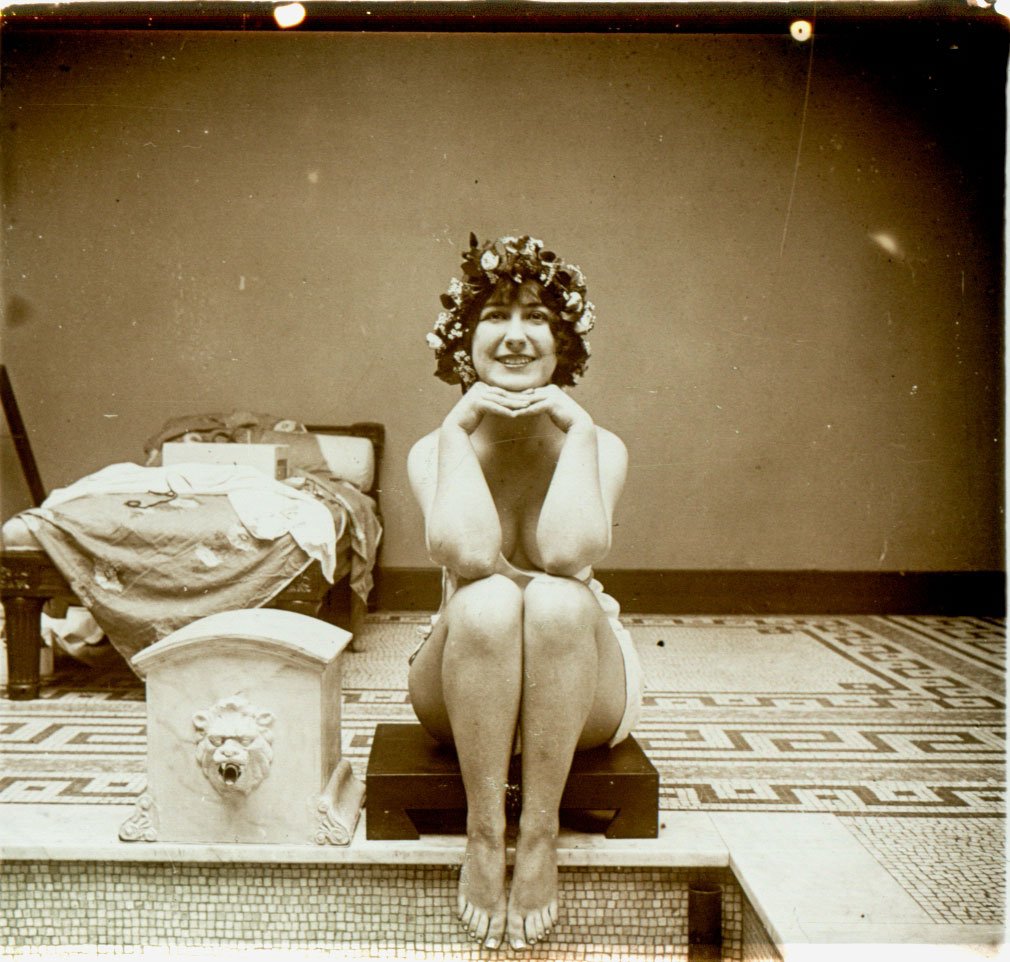 1 slide, Jules Richard French Nude #113822 (number 1): French nude from L 'Atrium series Item: 45 x 107mm glass stereo slide Photographer: Jules Richard or assistant Location: Paris, France Estimated Vintage: 1908-1910 Number or Markings: 113822