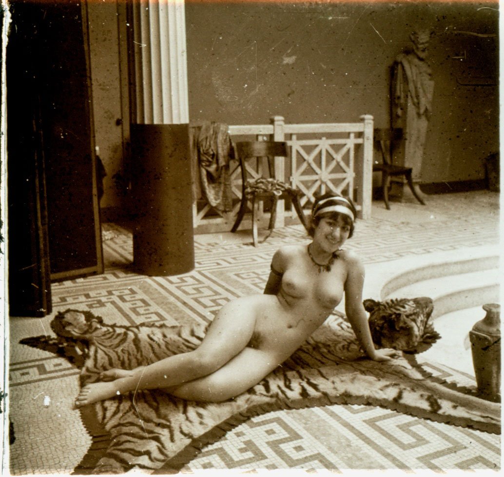 1 slide, Jules Richard French Nude #123515: French nude from L 'Atrium series Item: 45 x 107mm glass stereo slide Photographer: Jules Richard or assistant Location: Paris, France Estimated Vintage: 1908-1910 Number or Markings: 123515