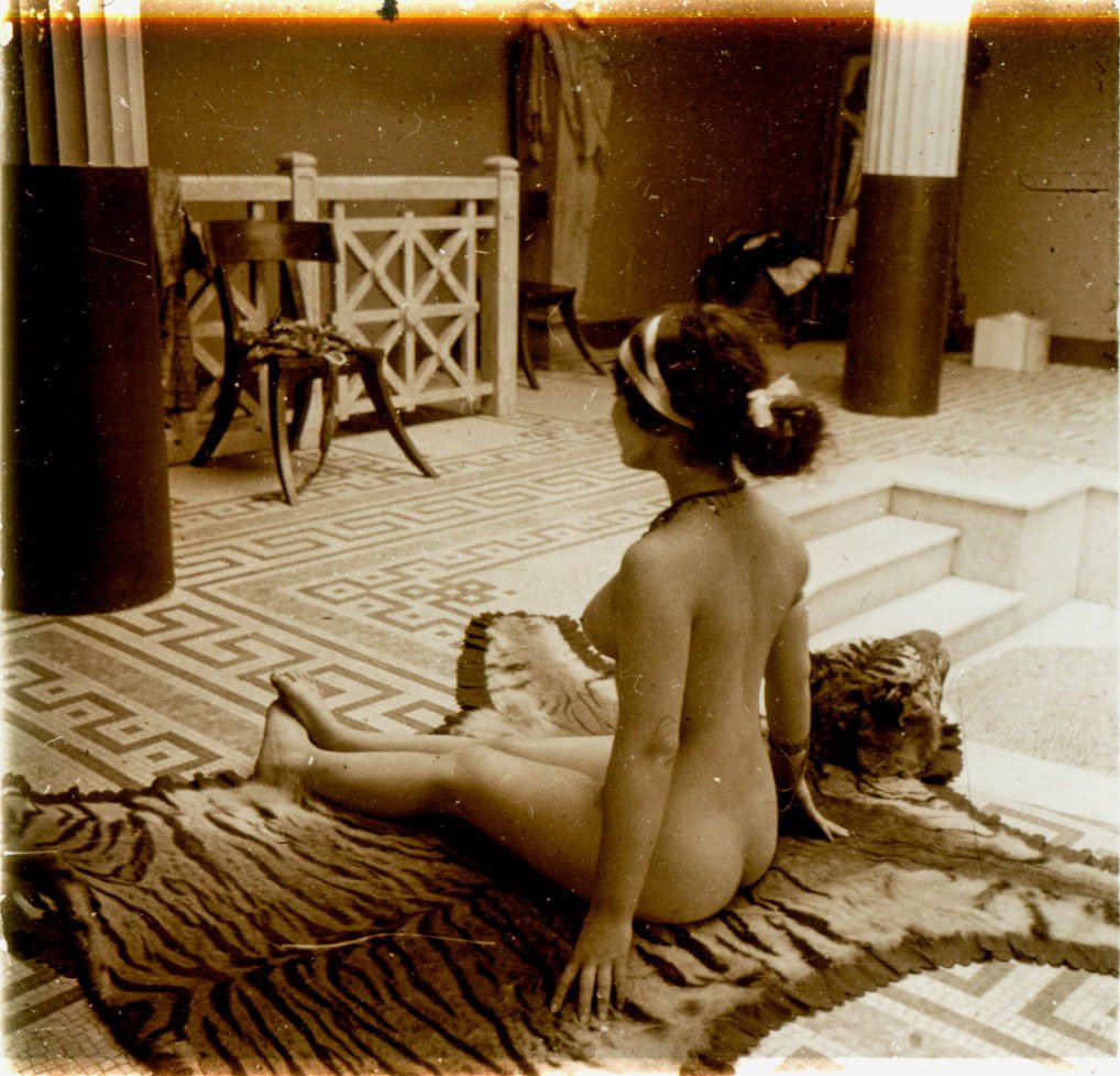 1 slide, Jules Richard French Nude #123517: French nude from L 'Atrium series Item: 45 x 107mm glass stereo slide Photographer: Jules Richard or assistant Location: Paris, France Estimated Vintage: 1908-1910 Number or Markings: VERASCOPE RICHAR