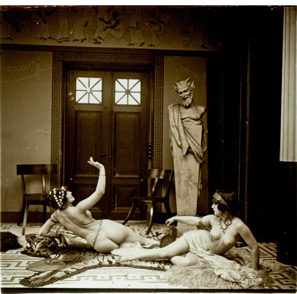 1 slide, Jules Richard French Nudes #124323: French nudes from L 'Atrium series Item: 45 x 107mm glass stereo slide Photographer: Jules Richard or assistant Location: Paris, France Estimated Vintage: 1908-1910 Number or Markings: 124323