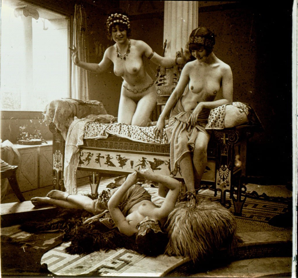 1 slide, Jules Richard French Nudes #127579: French nudes from L 'Atrium series Item: 45 x 107mm glass stereo slide Photographer: Jules Richard or assistant Location: Paris, France Estimated Vintage: 1908-1910 Number or Markings: 127579