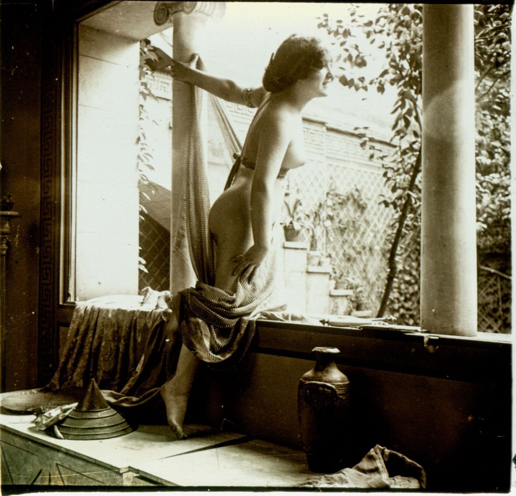 1 slide, Jules Richard French Nude #135412: French nude from L 'Atrium series Item: 45 x 107mm glass stereo slide Photographer: Jules Richard or assistant Location: Paris, France Estimated Vintage: 1908-1910 Number or Markings: 135412