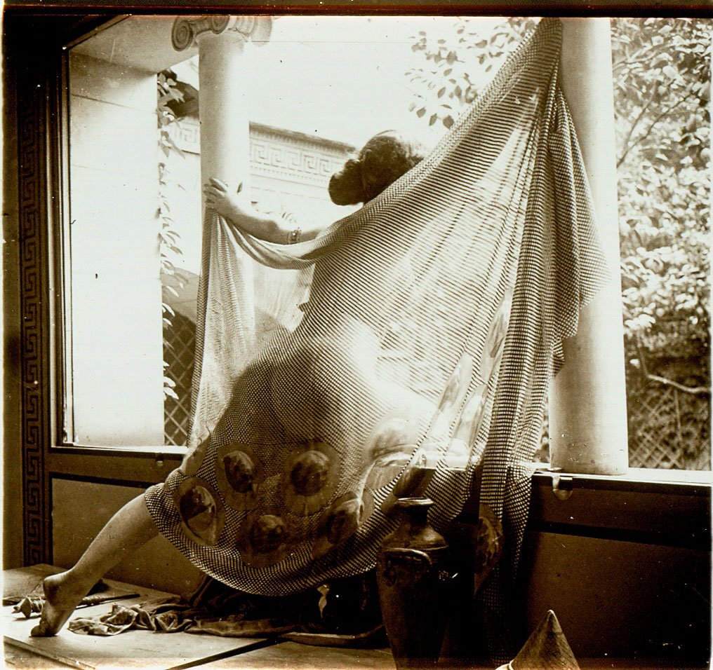 1 slide, Jules Richard French Nude #135415: French nude from L 'Atrium series Item: 45 x 107mm glass stereo slide Photographer: Jules Richard or assistant Location: Paris, France Estimated Vintage: 1908-1910 Number or Markings: 135415