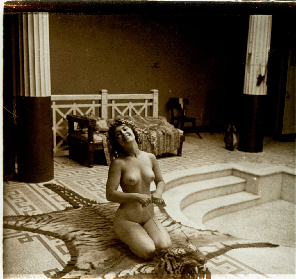 1 slide, Jules Richard French Nude #139618 (number 2): French nude from L 'Atrium series Item: 45 x 107mm glass stereo slide Photographer: Jules Richard or assistant Location: Paris, France Estimated Vintage: 1908-1910 Number or Markings: 139618