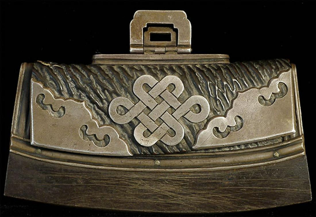 Fine antique Tibetan leather flint pouch and flint. (1 of 8)