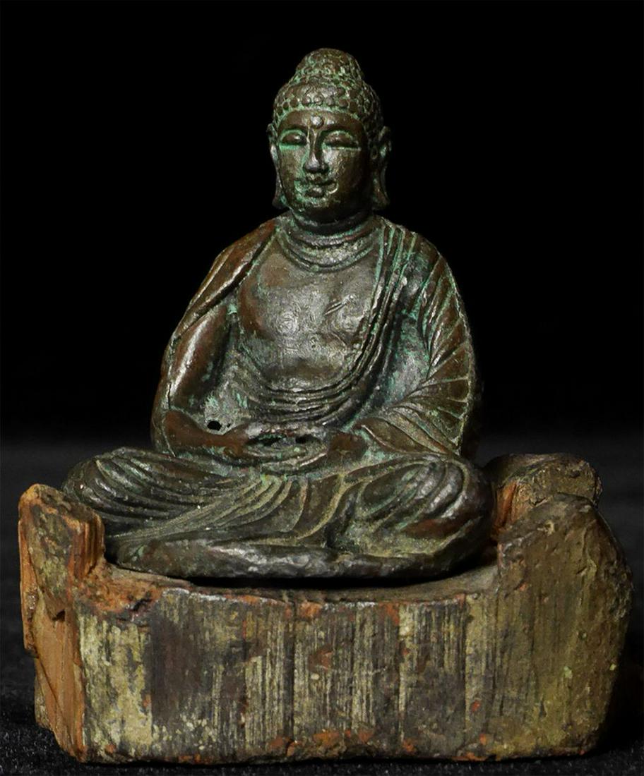 Japanese Buddha with very early base. Sits 1.5 inches: Japanese Buddha with very early base. Sits 1.5 inches tall, 2 inches on optional stand. Hole on bottom of robe suggests it may have originally been attached to a different base. Hard to tell how much 