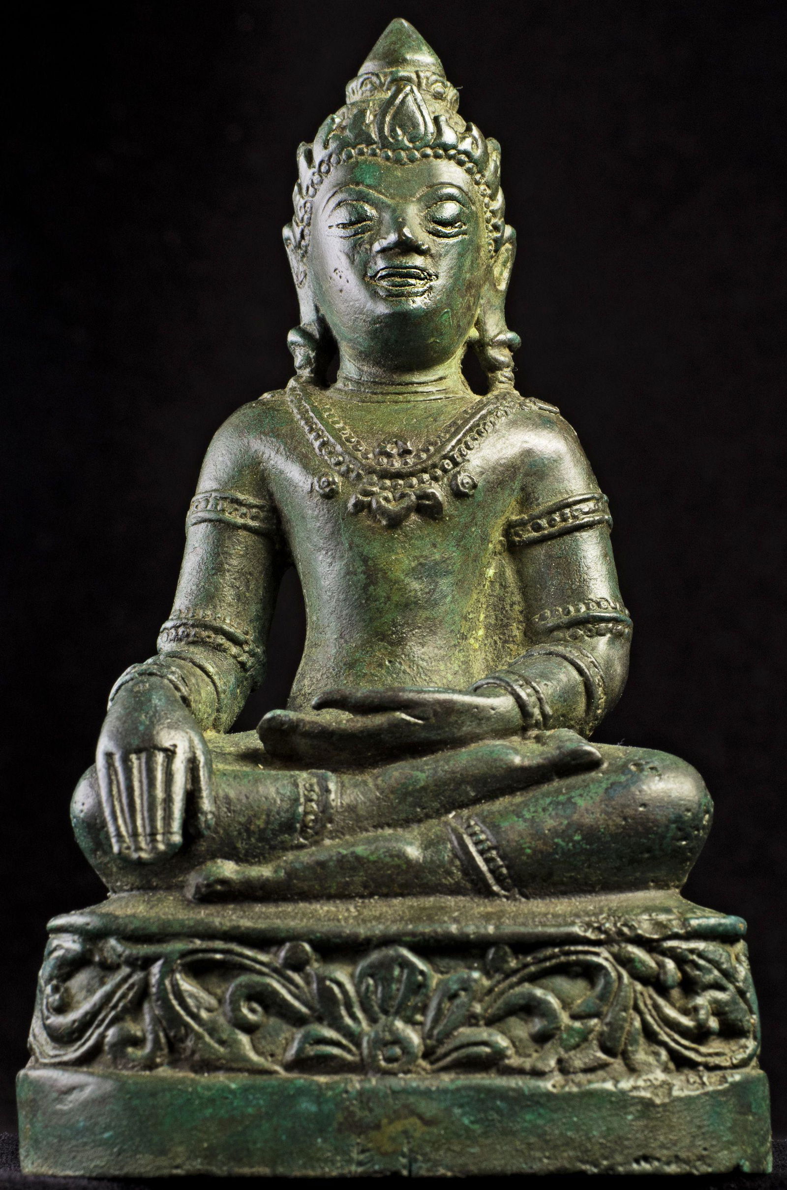 Unusual and rare 16/17thC Northern Thai Buddha in royal (1 of 6)