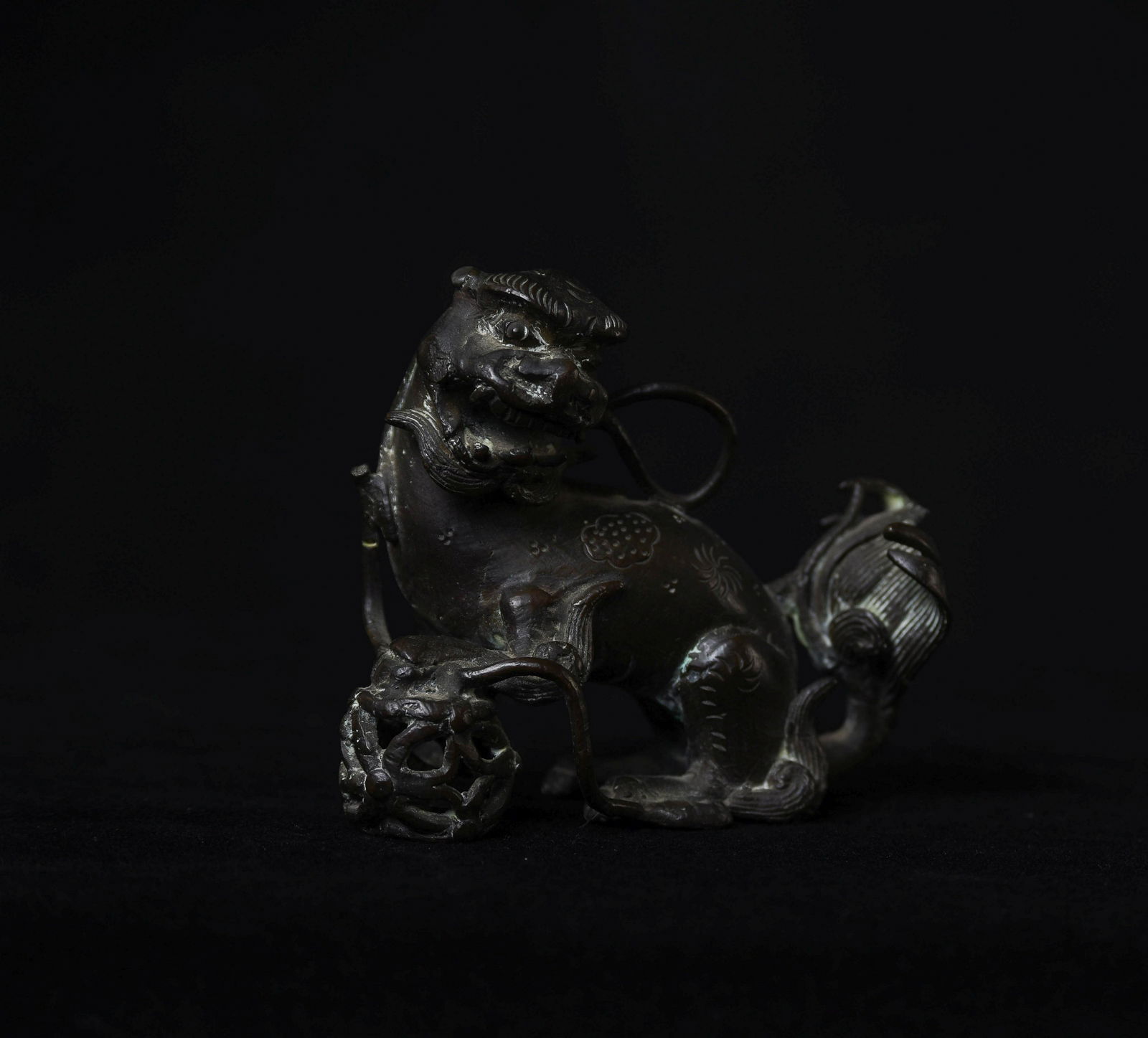 18/19thC Chinese Bronze Fu-Dog. Nice example. (1 of 12)