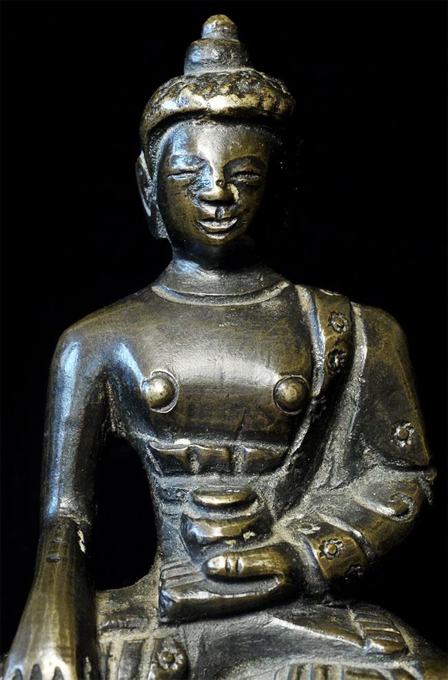 Vintage/old Nepalese or Tibetan Buddha. Just shy of 2.5: Vintage/old Nepalese or Tibetan Buddha. Just shy of 2.5 inches tall