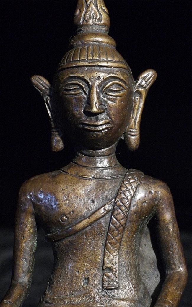 Antique Northern Thailand/Laos/Southern China mixture: Antique Northern Thailand/Laos/Southern China mixture of influence possibly from an area of ethnically Thai people, now in Southern China in Yunnan (Chen Rung). Bronze, 5 5/8 inches tall. This piece i