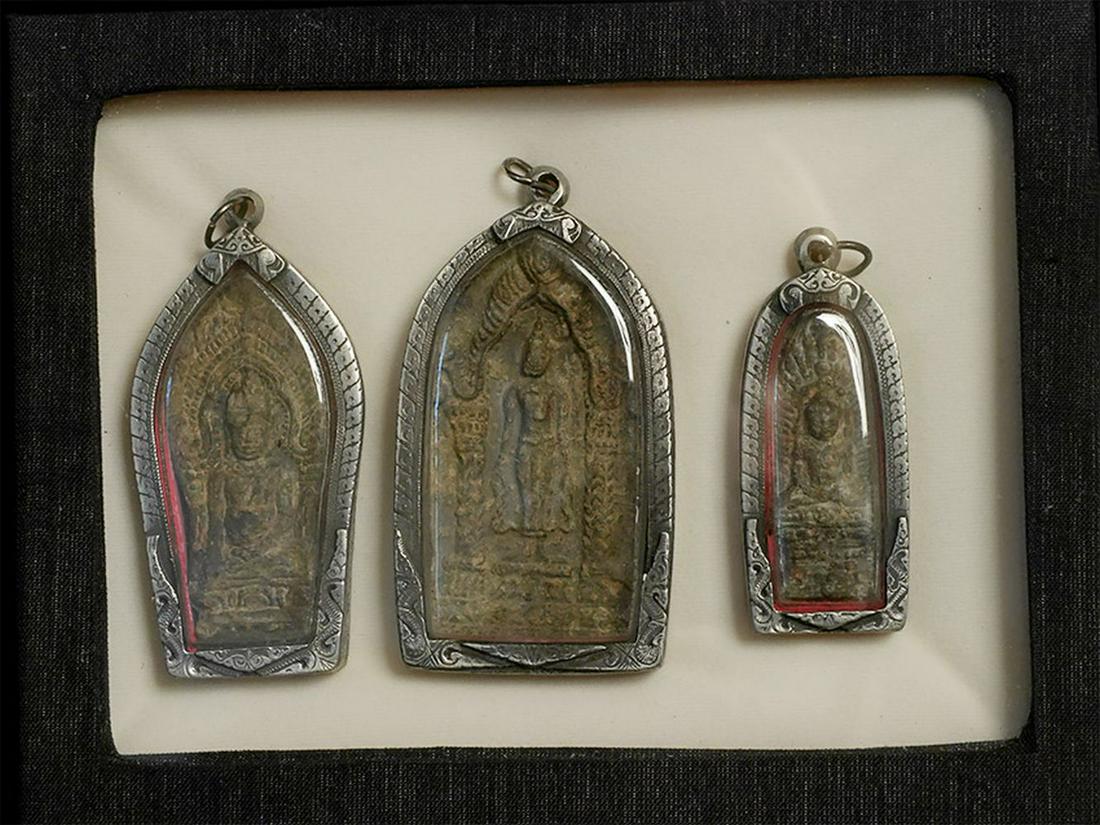 Three amulets gifted by the widow of a very wealth (1 of 13)