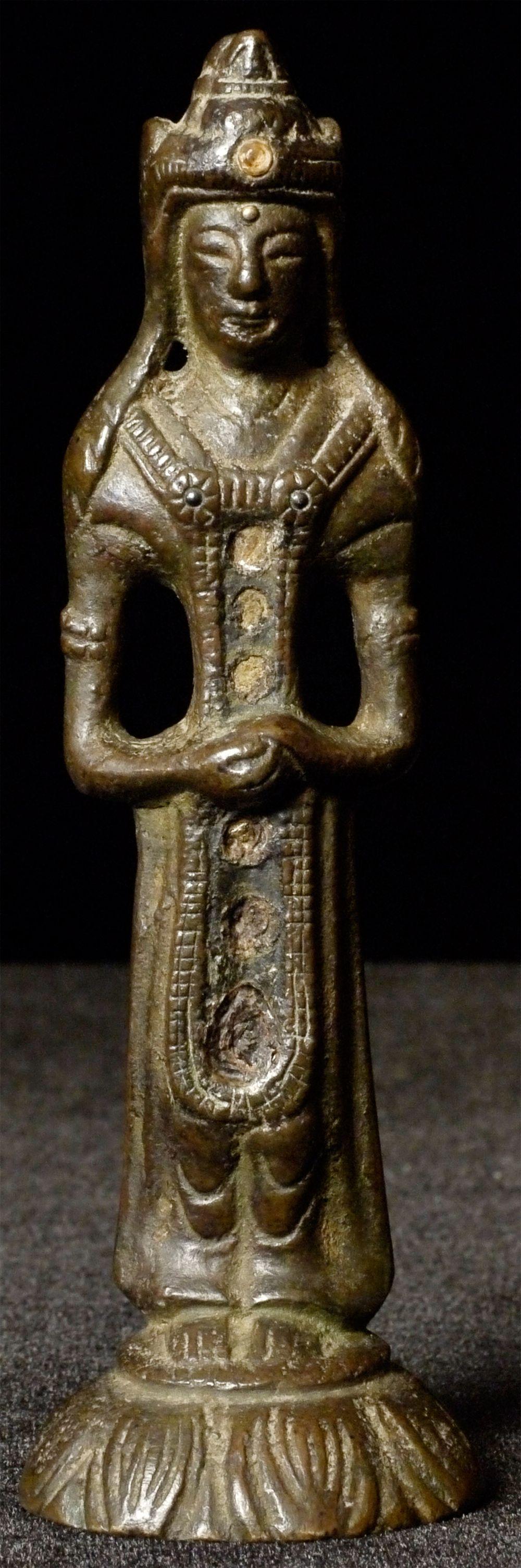 Antique Chinese or Korean Bronze Buddha. (1 of 9)