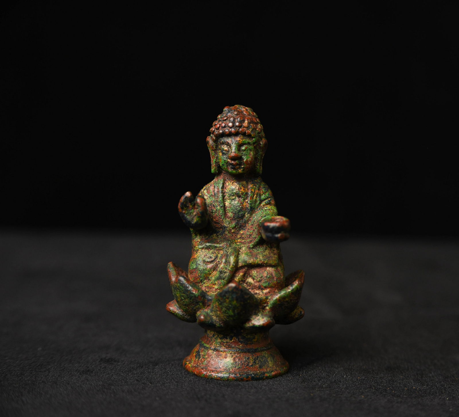 Liao-style Chinese bronze Buddha. (1 of 10)