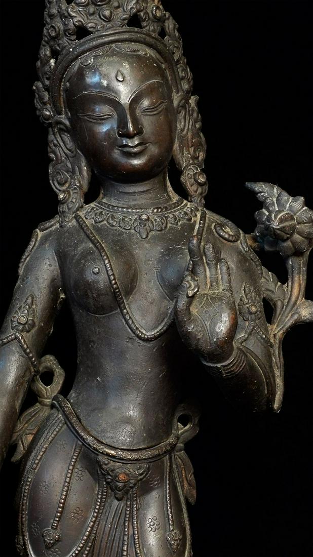 Crisply cast early/mid 20thC Nepalese bronze Tara. (1 of 11)