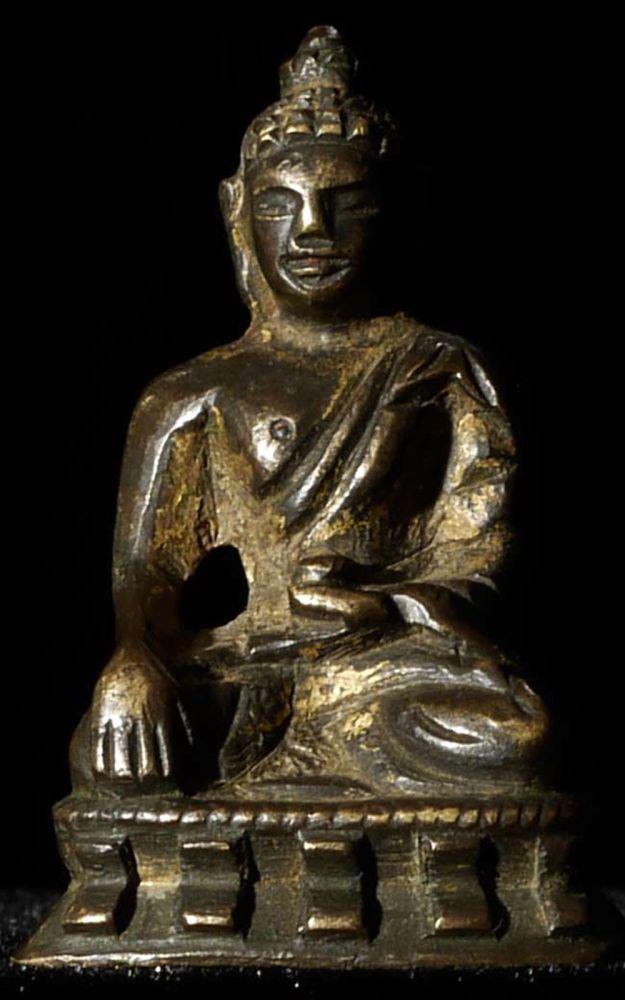 Miniature antique Tibetan Buddha-remains of original (1 of 6)