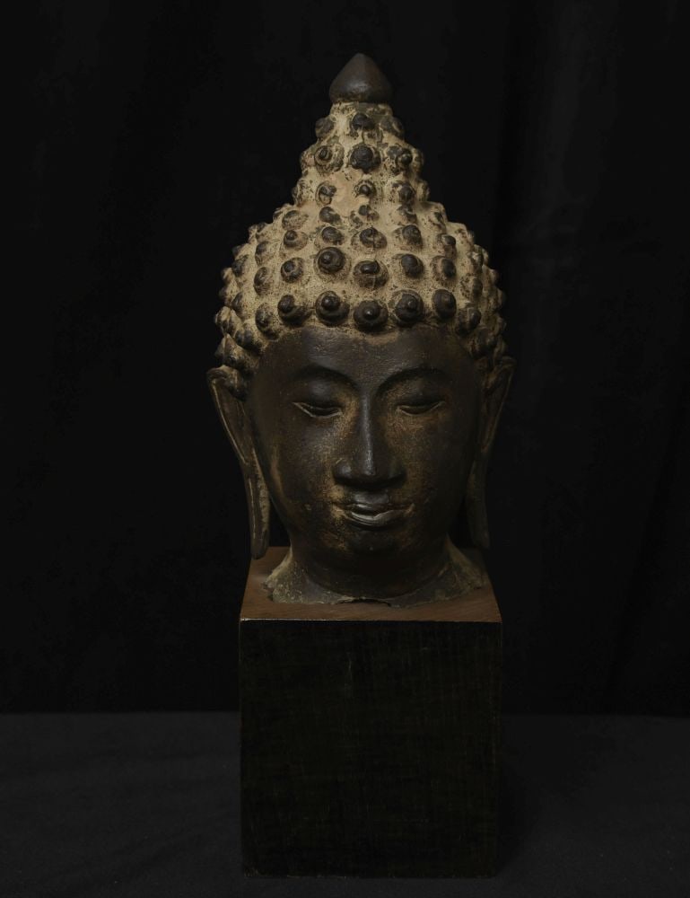 Vintage/Antique Thai Bronze Buddha Head. Nicely Sculpted and cast. (1 of 10)