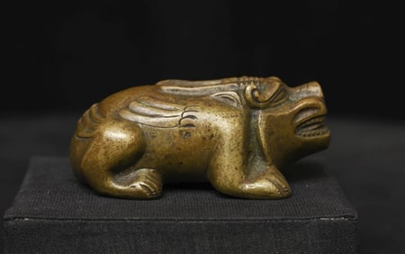 18thC/earlier Chinese Paper Weight in the form of a mythical beast. Nice example. (1.22lbs / .555kg
