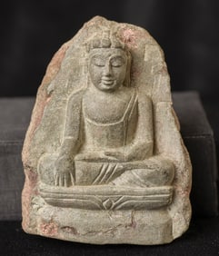 Asian Stone Buddha (Granite? Nepal orTibet?) Appears recent.