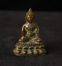 18/19thC Antique Miniature Chinese Bronze Buddha. .13lbs - .060kg _ 1.625"H x 1.25"W