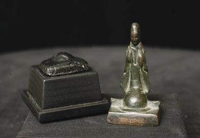 Pre-Tang Chinese Buddha -Rare, very early bronze Buddha