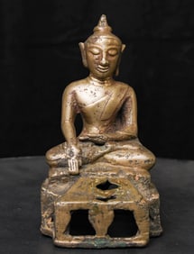 This is a rare late Pagan/Pinya bronze Burmese Buddha from the 13th or 14th centuries