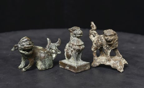 Box Lot #8 - This lot is a group of 3 Foo Dogs, 19thC or earlier.