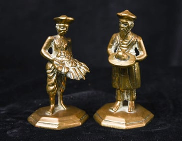 India Hindu Servants with offerings from the Colonial Period. 3.25"