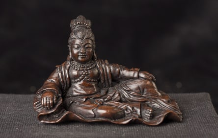 Fine (Meiji?) Antique Japanese small wood carving. -Signed on the bottom.