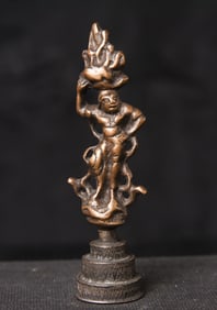 Tang style devotee carrying an offering basket on his head.