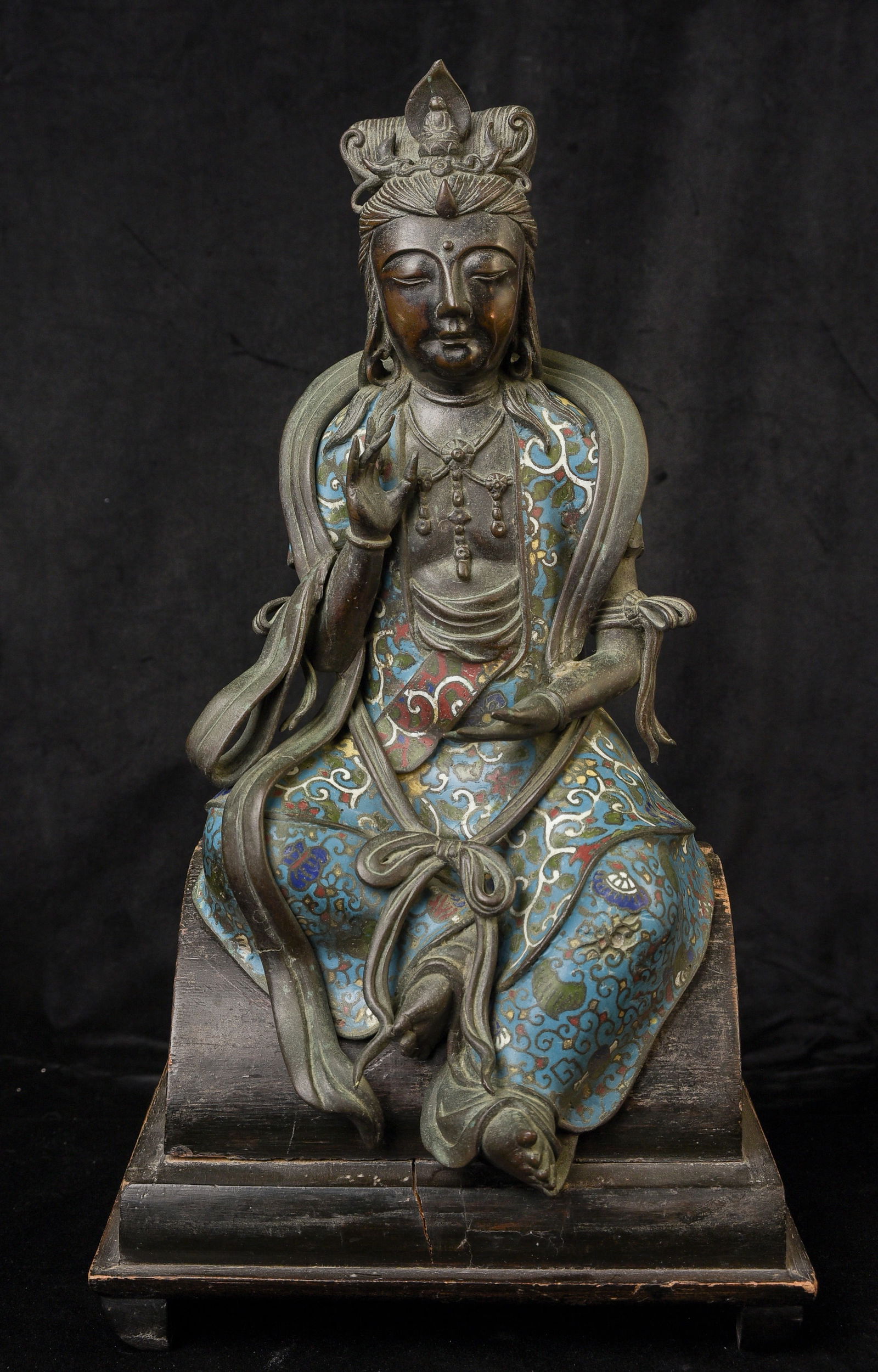 18/19th Chinese Cloisonne Quan-yin on the original (or early )stand. (1 of 20)