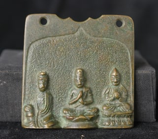 17/18thC/earlier Chinese Buddhist triad. Probably a Ming/Ching emulation of an earlier style