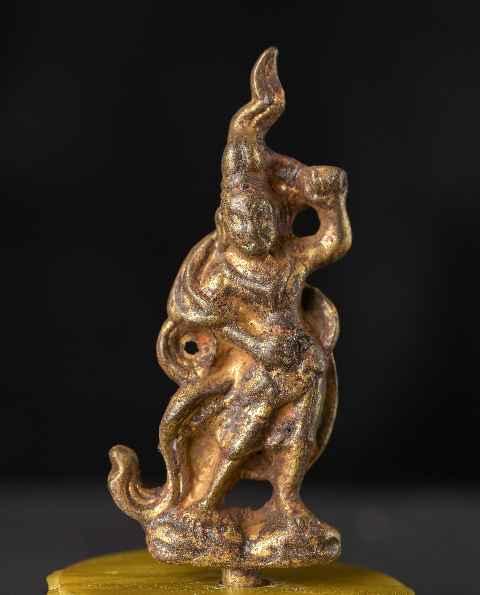 Tang Bronze Quanyin or Buddha with Remains of Rich Gilding. (1 of 10)