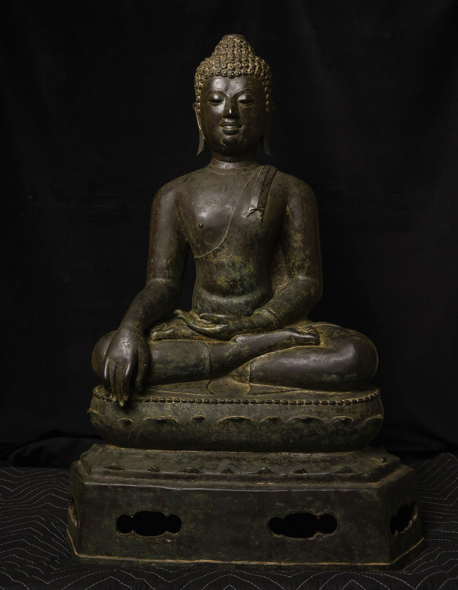 15thC Northern Thai Bronze Buddha. Masterpiece: Masterpiece 15th Century Northern Thai Bronze Buddha. This superb 15th Century Northern Thai bronze Buddha is a true masterpiece of the period and among the finest large-scale Thai bronzes I have ever