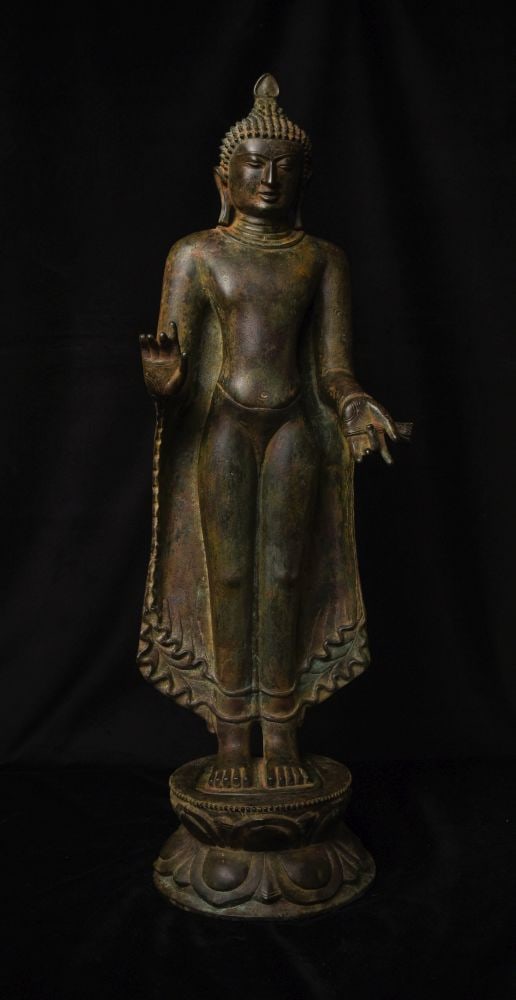 18thC/Earlier Pagan Style Burmese Standing Buddha. Very Large, Authentic: Large Burmese Bronze Buddha, Classic 11th–12th Century Style This impressive Burmese Buddha is heavily cast in the classic style associated with the 11th–12th centuries. The workmanship is strong,