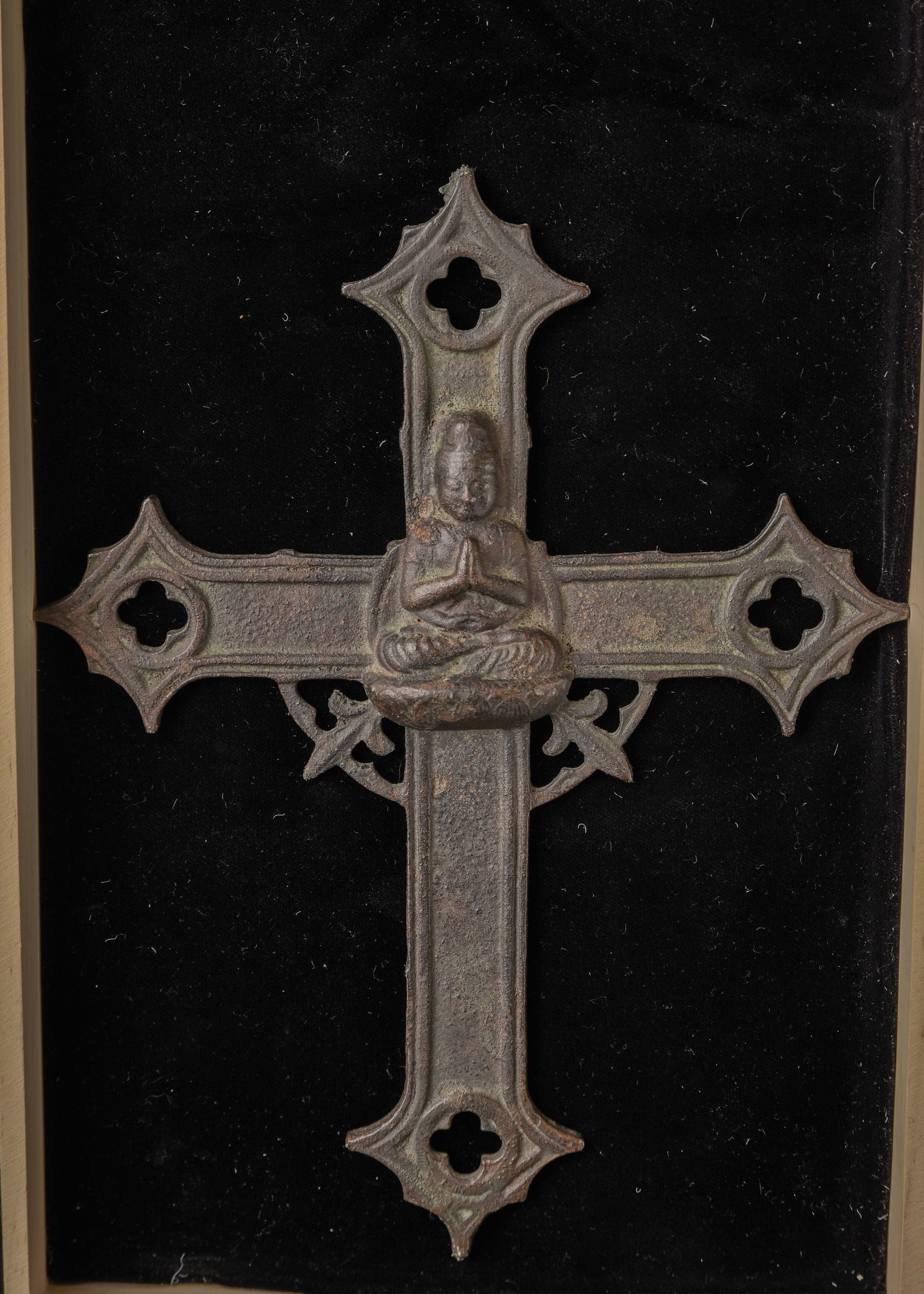 Very rare 16/17thC Japanese Bronze Cross with Buddha.: Very rare 16/17thC Japanese Bronze Cross with Buddha. I've owned a number of other iron examples of this over the past 30 years, and seen one other at auction. I've also owned 2 bronze examples, which
